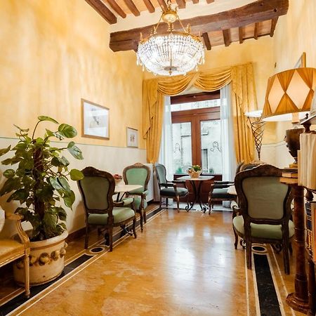 Hotel Palazzo Alexander Лука Екстериор снимка