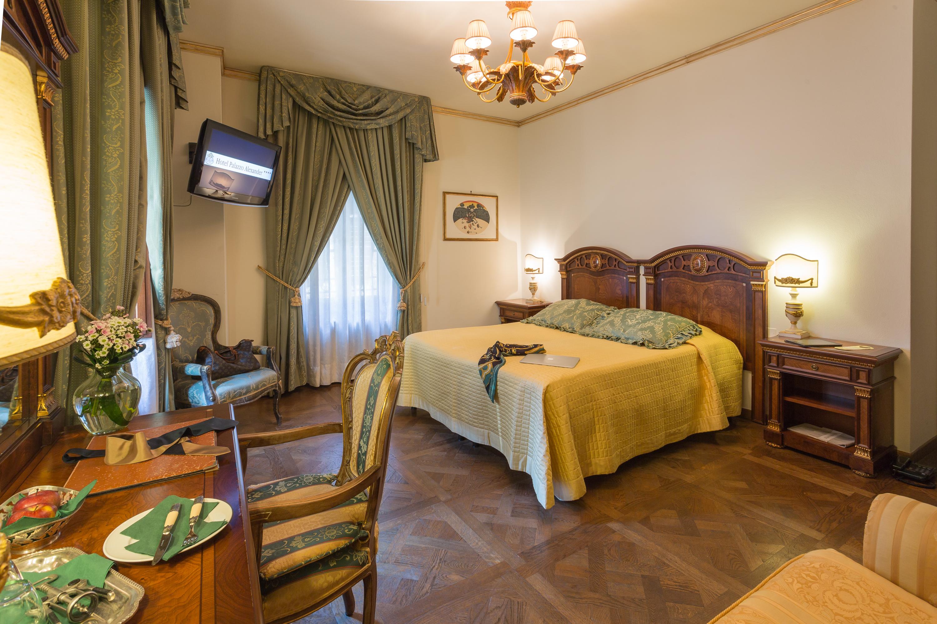 Hotel Palazzo Alexander Лука Екстериор снимка