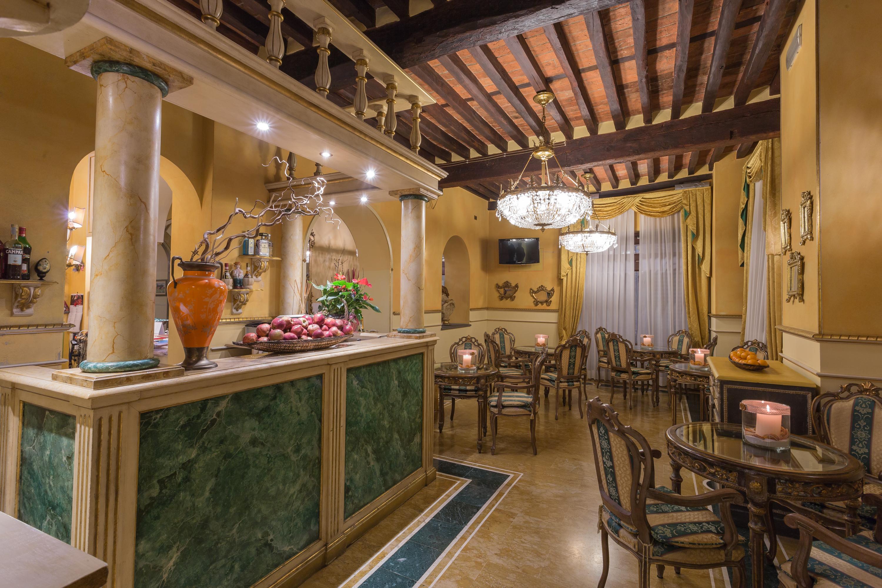 Hotel Palazzo Alexander Лука Екстериор снимка