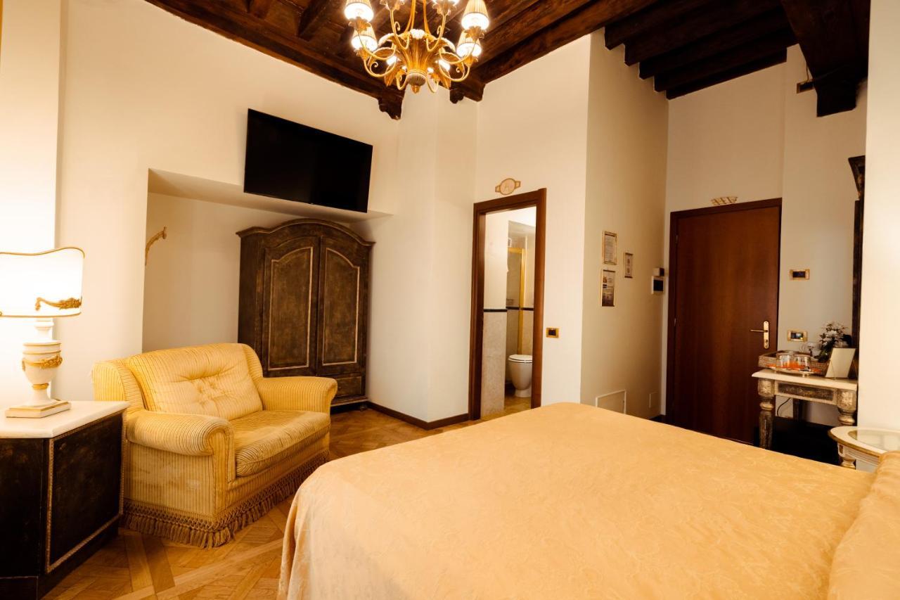 Hotel Palazzo Alexander Лука Екстериор снимка