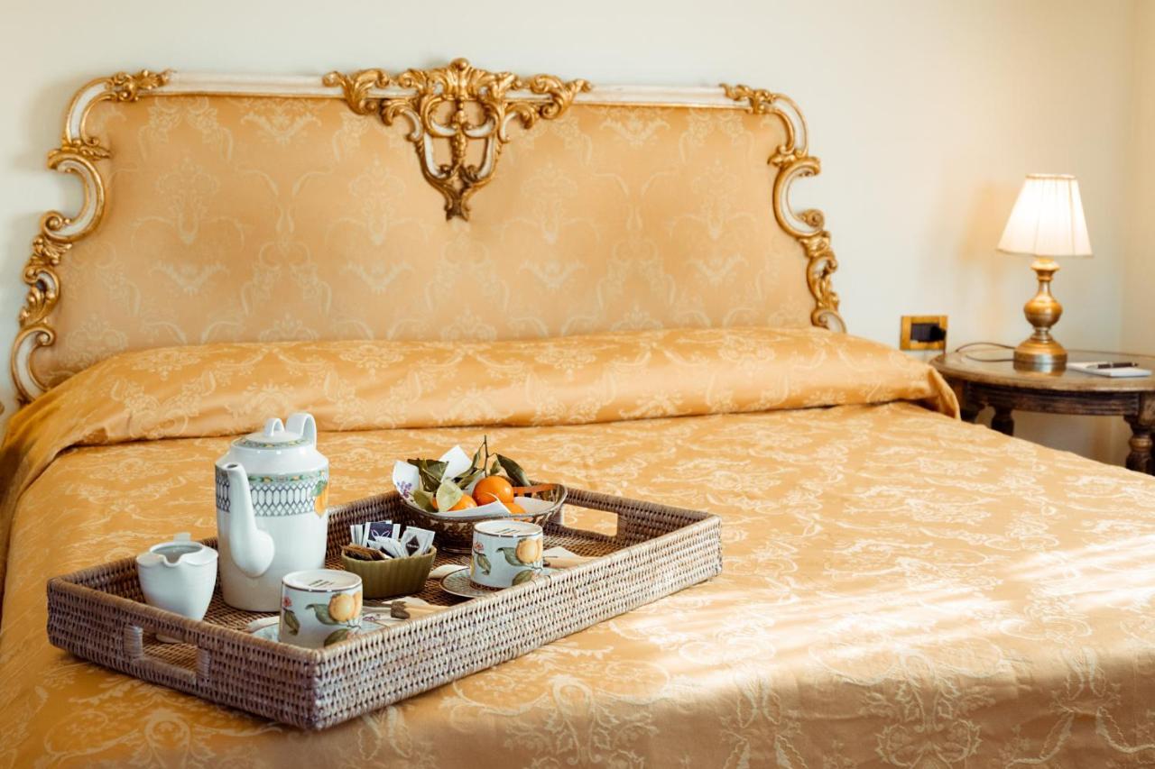 Hotel Palazzo Alexander Лука Екстериор снимка