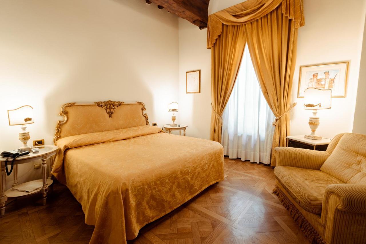 Hotel Palazzo Alexander Лука Екстериор снимка