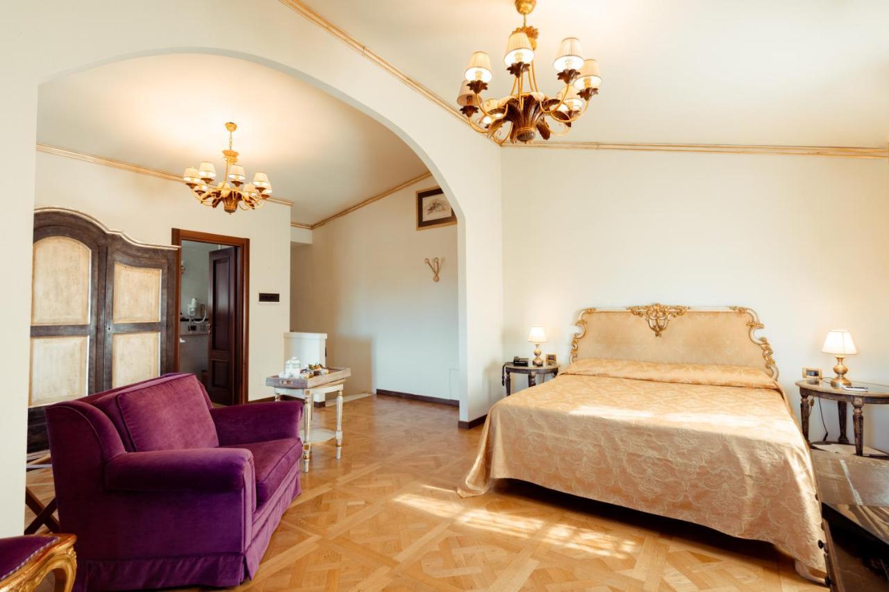 Hotel Palazzo Alexander Лука Екстериор снимка