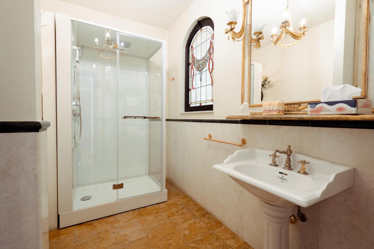 Hotel Palazzo Alexander Лука Екстериор снимка