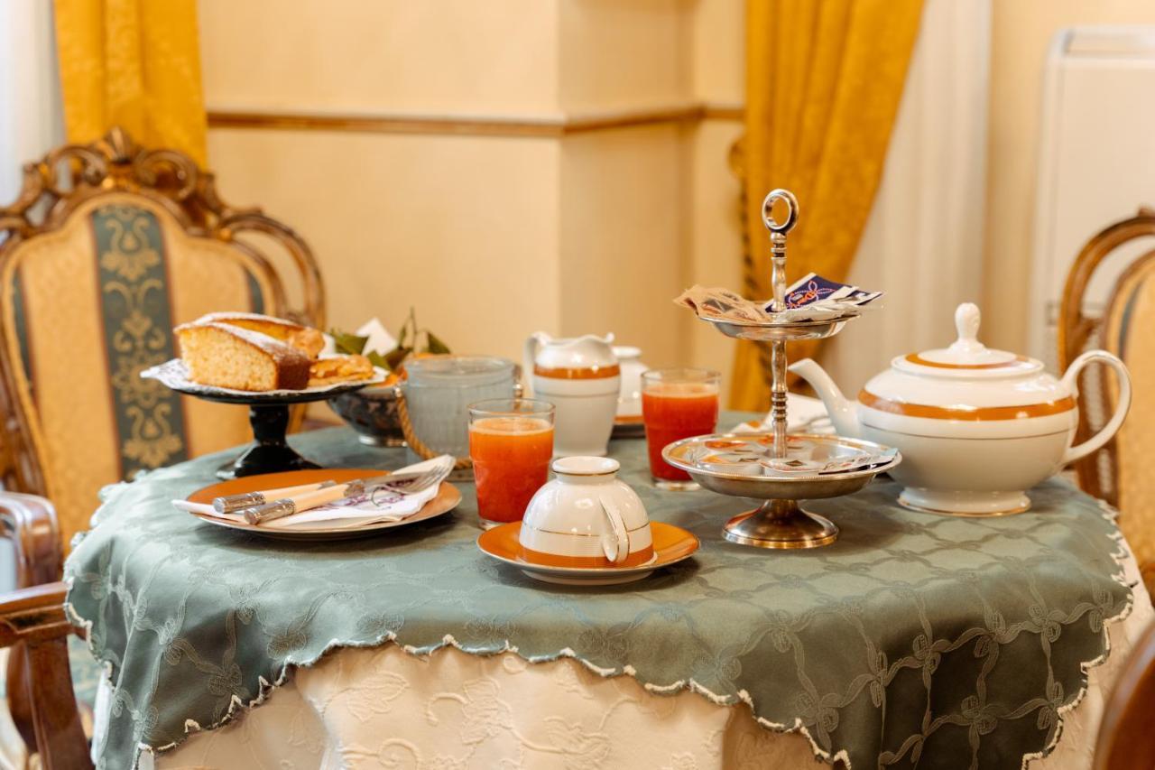Hotel Palazzo Alexander Лука Екстериор снимка