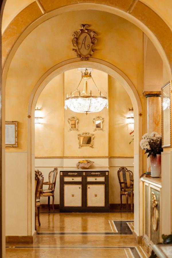 Hotel Palazzo Alexander Лука Екстериор снимка