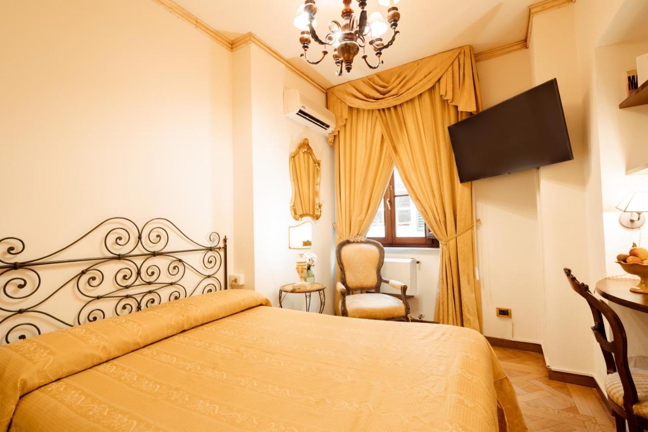 Hotel Palazzo Alexander Лука Екстериор снимка
