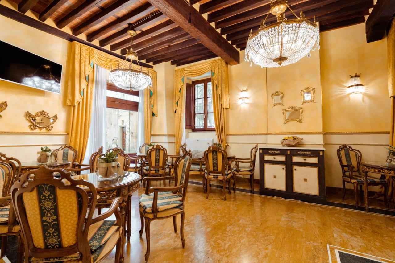 Hotel Palazzo Alexander Лука Екстериор снимка