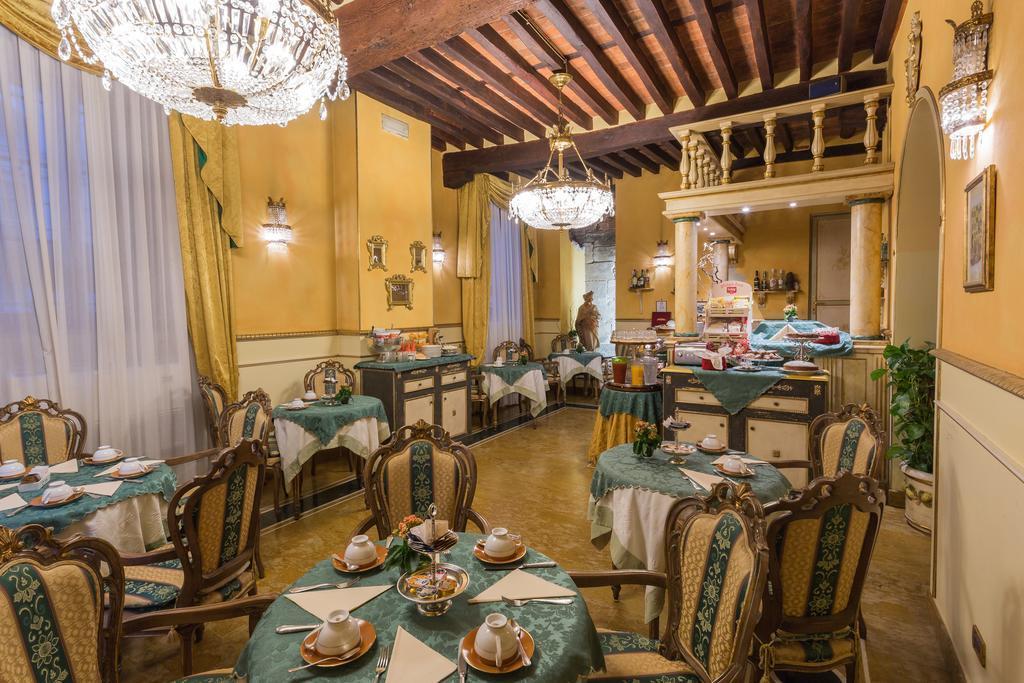 Hotel Palazzo Alexander Лука Екстериор снимка