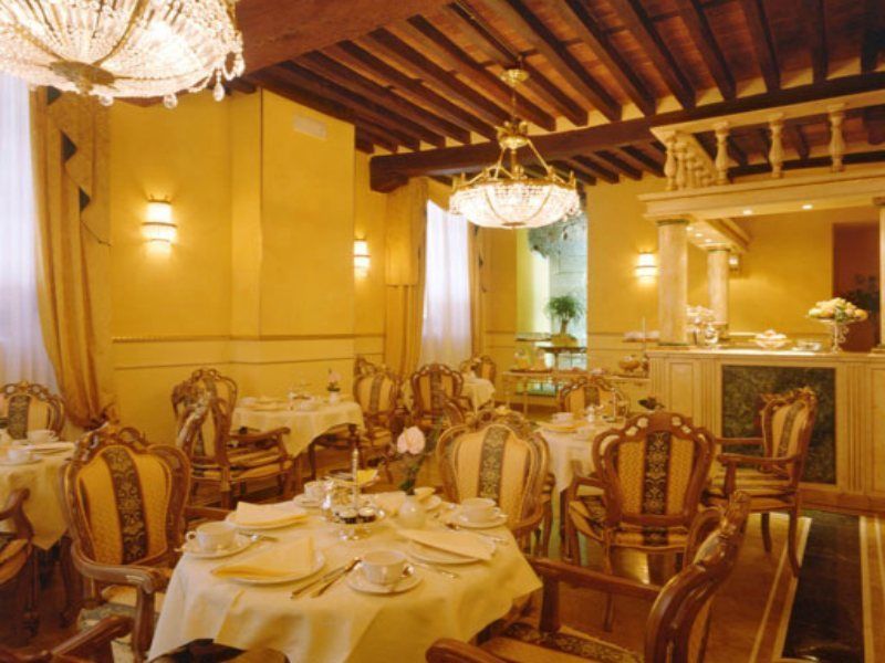 Hotel Palazzo Alexander Лука Екстериор снимка