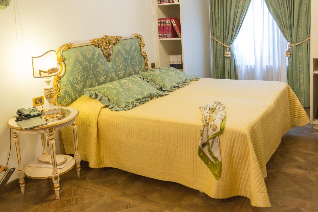Hotel Palazzo Alexander Лука Екстериор снимка